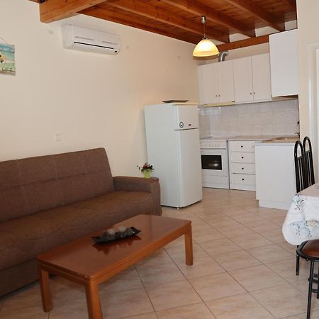 Mary'S Villas Пломарион Экстерьер фото